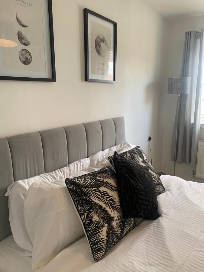Inverness City Apartments - Modern & Bright Apartment Close To Raigmore Hospital & Shops Inshes Buitenkant foto